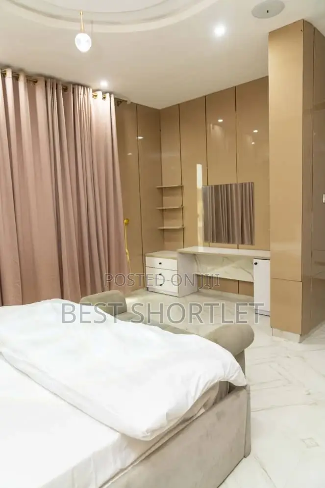 Luxury 4 Bedroom Duplex With Snooker Ikate