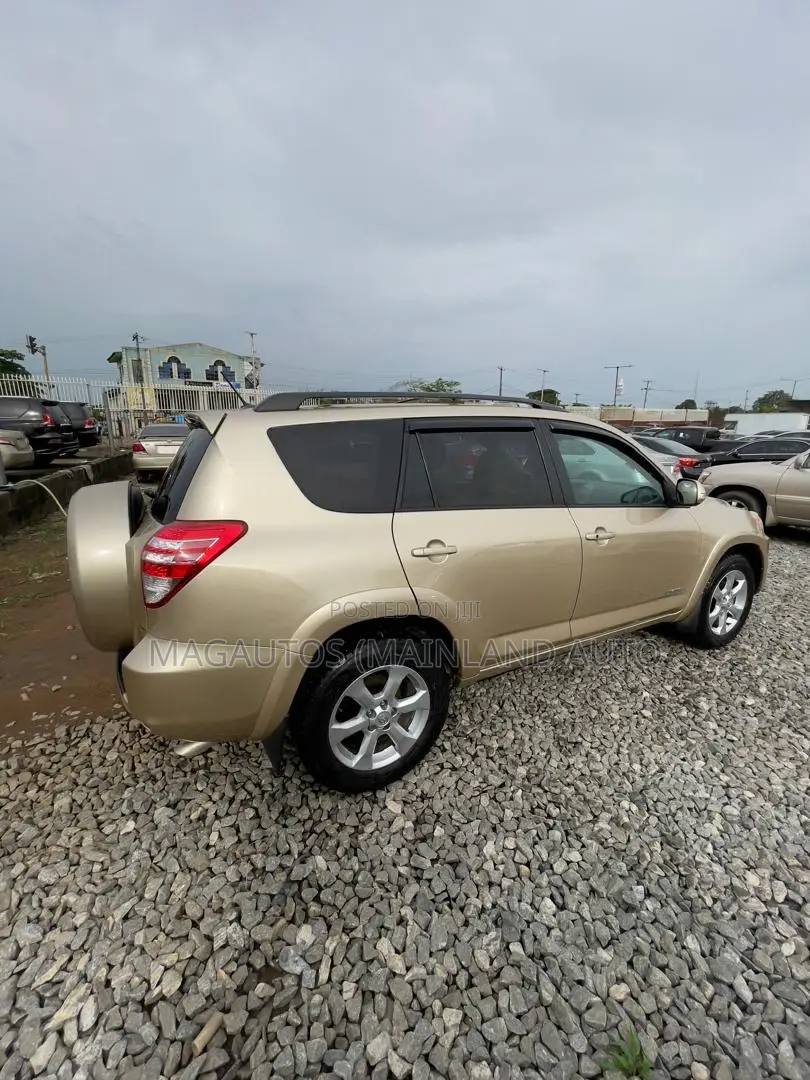 Toyota RAV4 3.5 Limited 4x4 2010 Gold