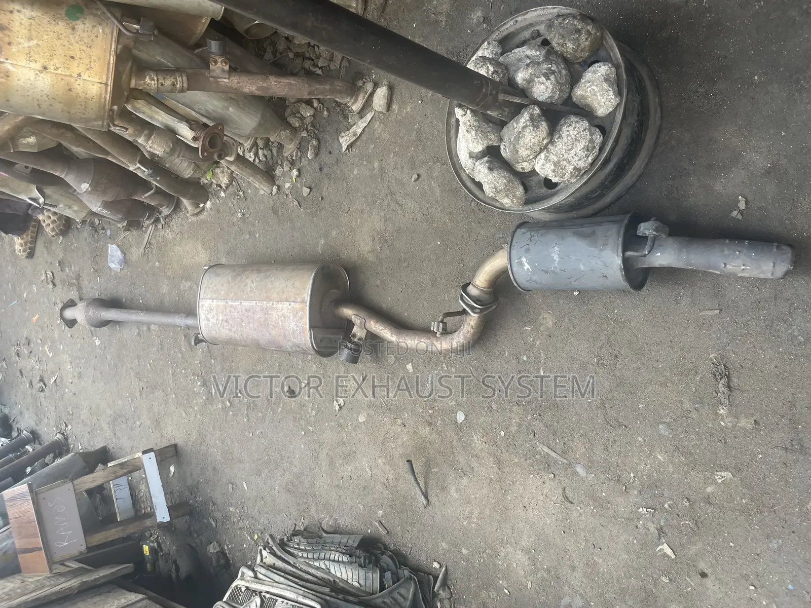 Center Catalyst and Exhaust Pot Toyota Highlander 2006 Model
