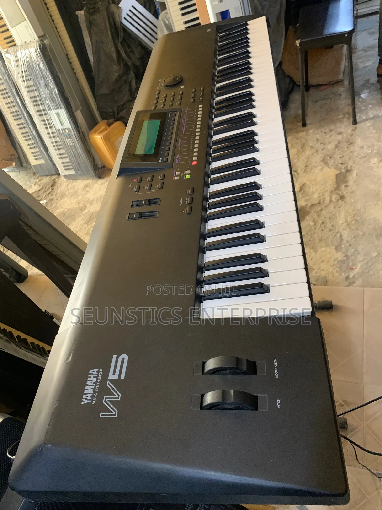 Quality Yamaha W5 Music Synthesizer (Keyboard/Piano)