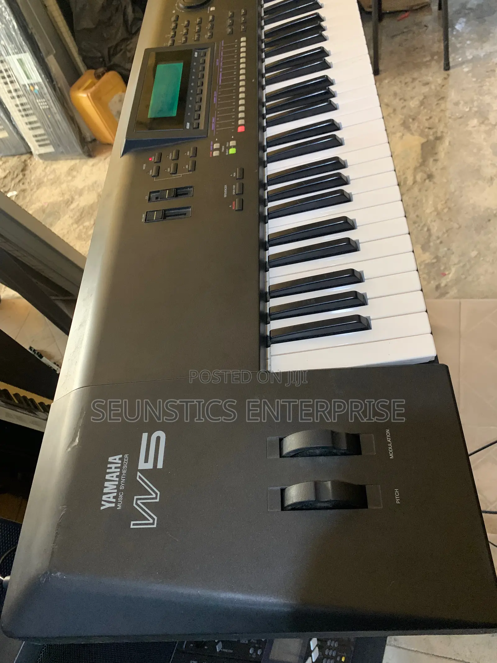 Quality Yamaha W5 Music Synthesizer (Keyboard/Piano)
