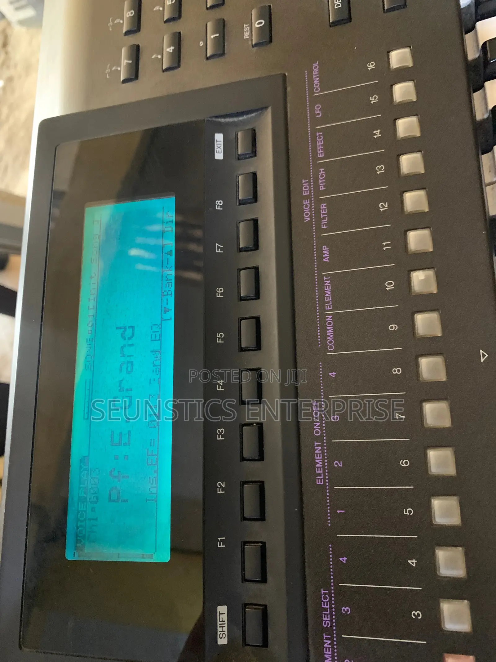 Quality Yamaha W5 Music Synthesizer (Keyboard/Piano)