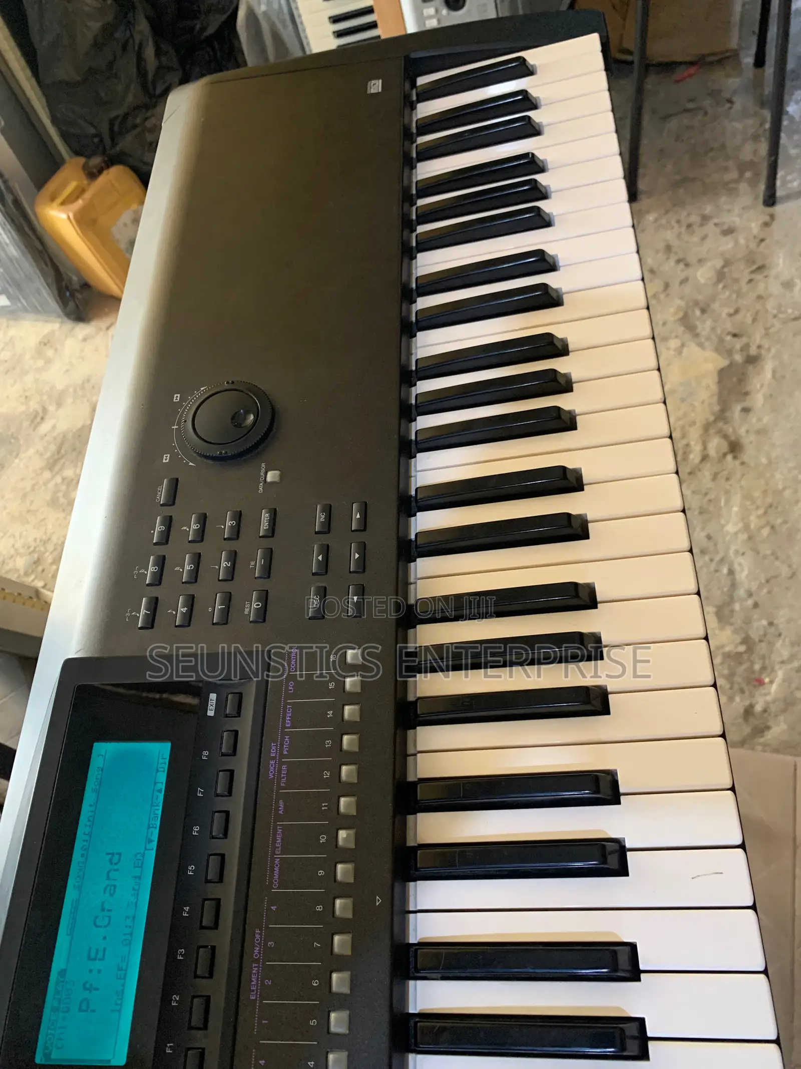 Quality Yamaha W5 Music Synthesizer (Keyboard/Piano)