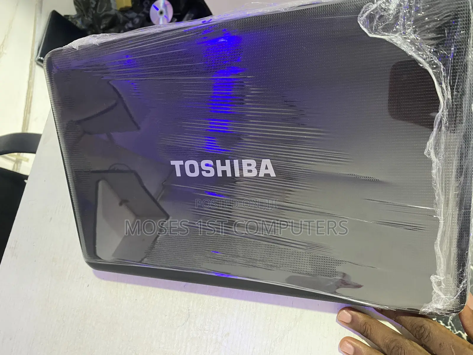 New Laptop Toshiba 8GB Intel HDD 320GB
