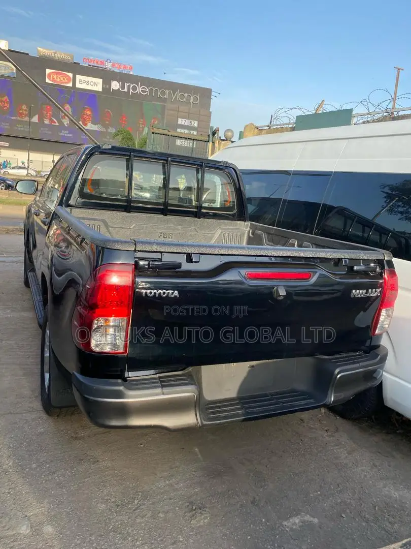 Toyota Hilux 2019 Black