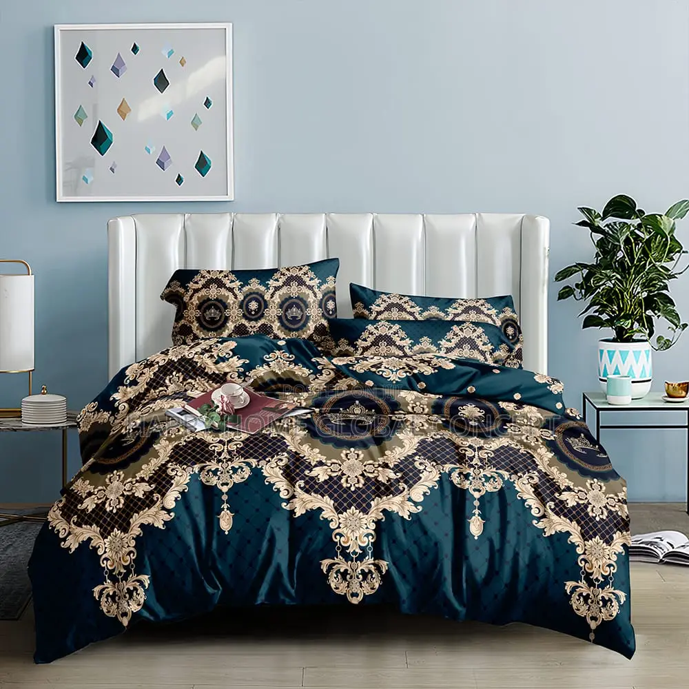6 by 7 Bedspread With 4 Pillowcases and Duvet