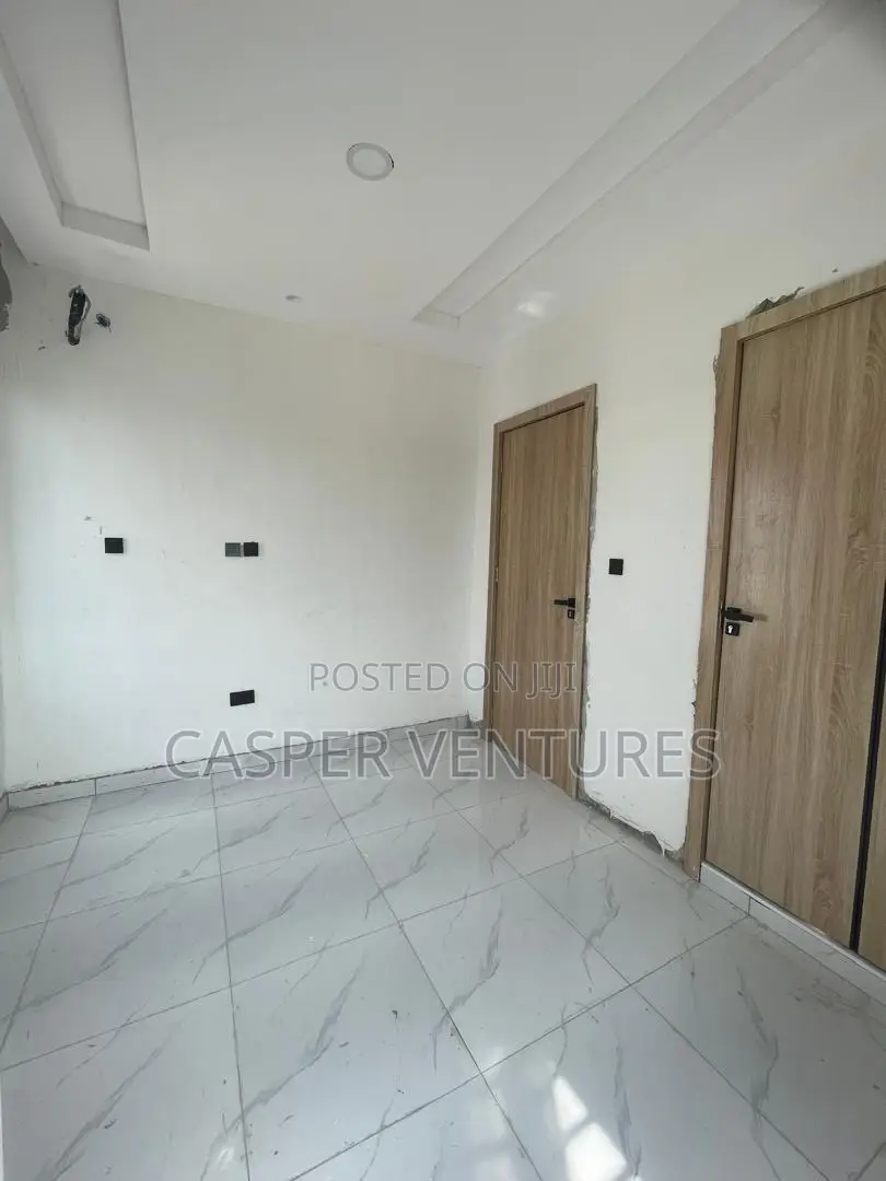 2bdrm Block of Flats in Ologolo for sale