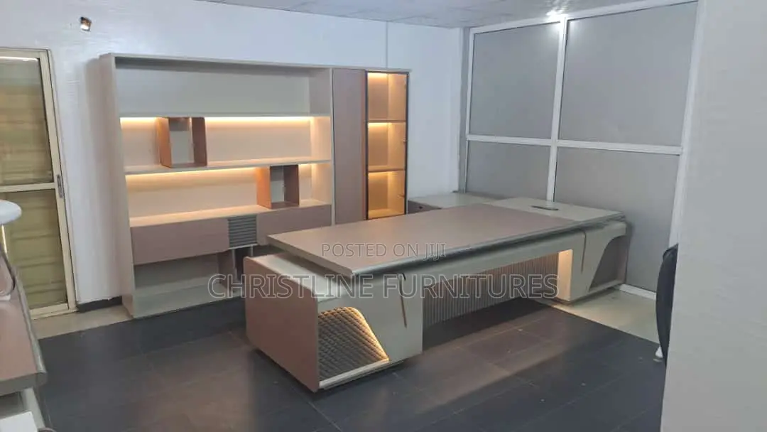 Quality Office Executive Table With Extension