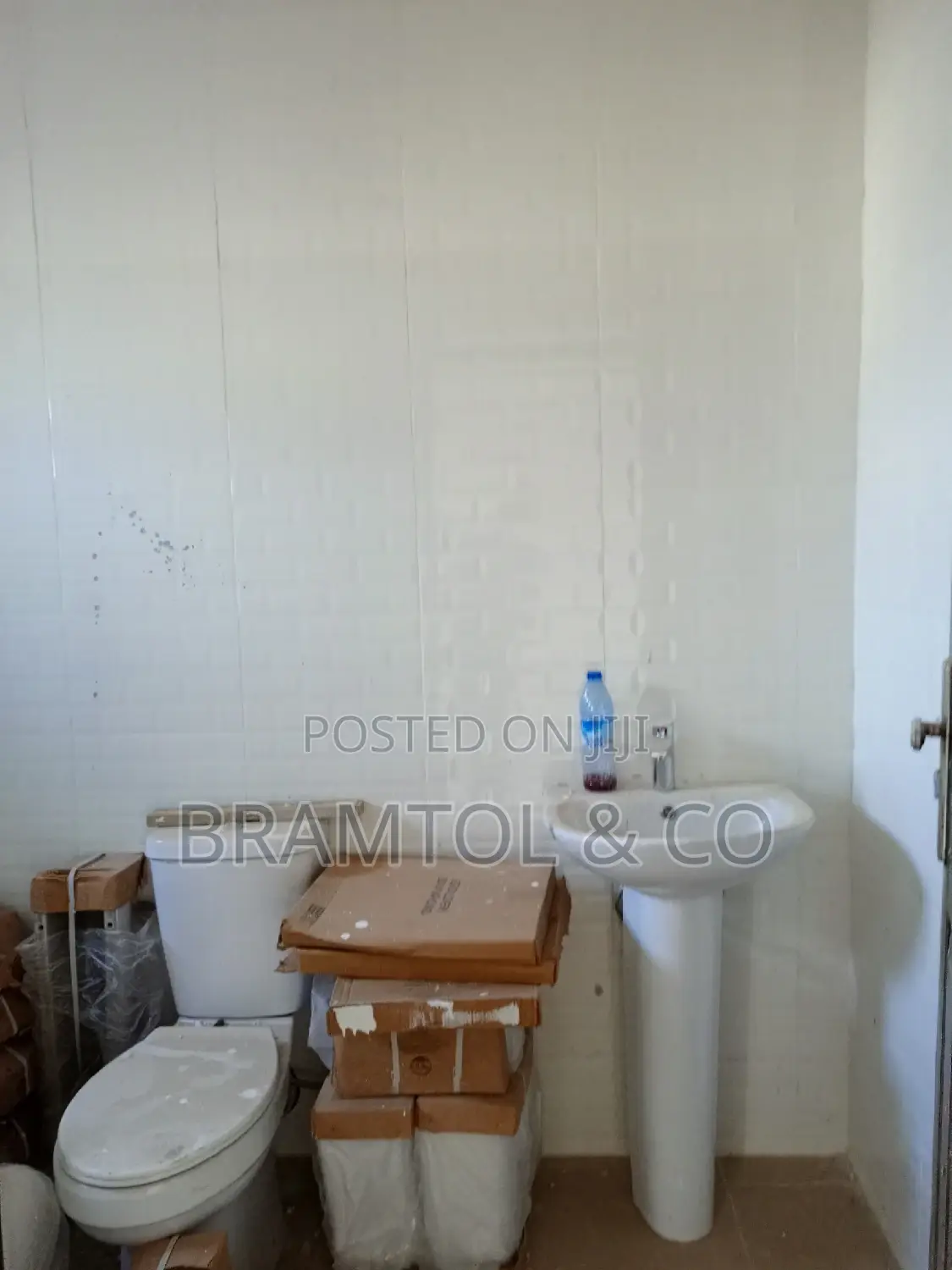 3bdrm Block of Flats in Mabushi for rent