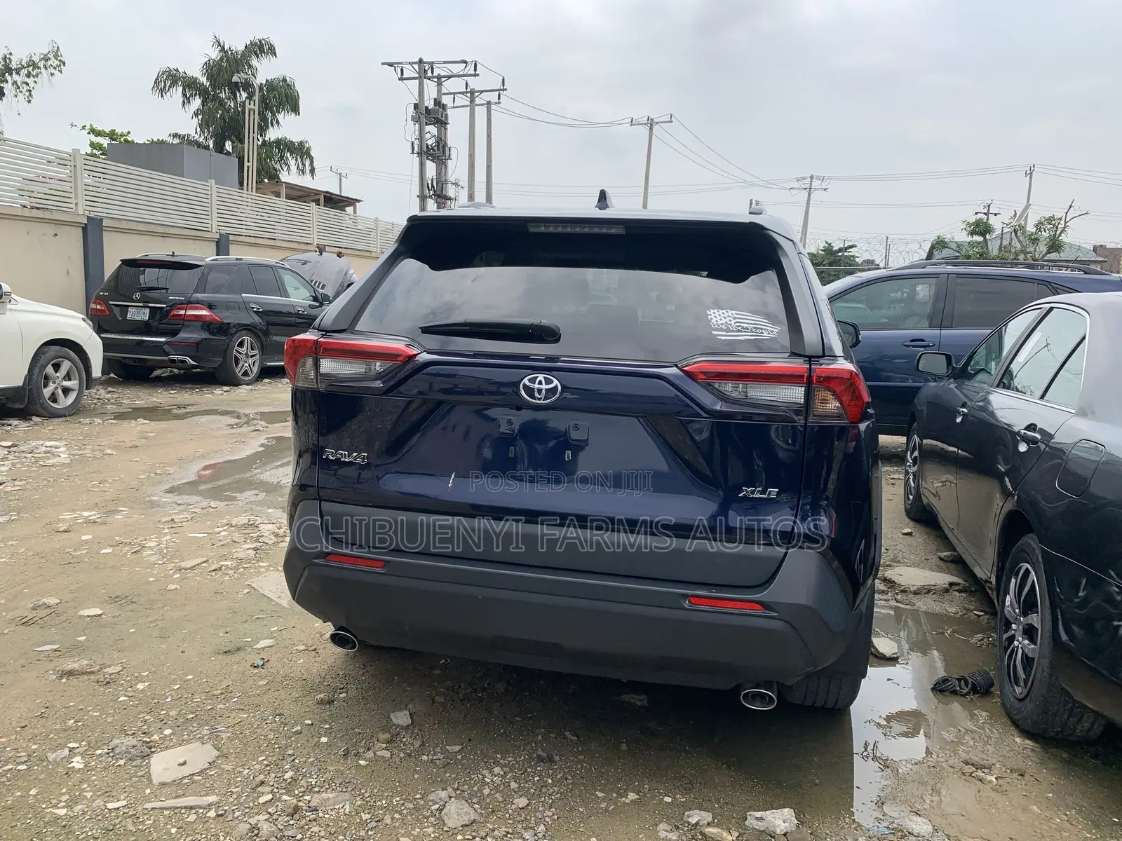 Toyota RAV4 XLE 2021 Blue
