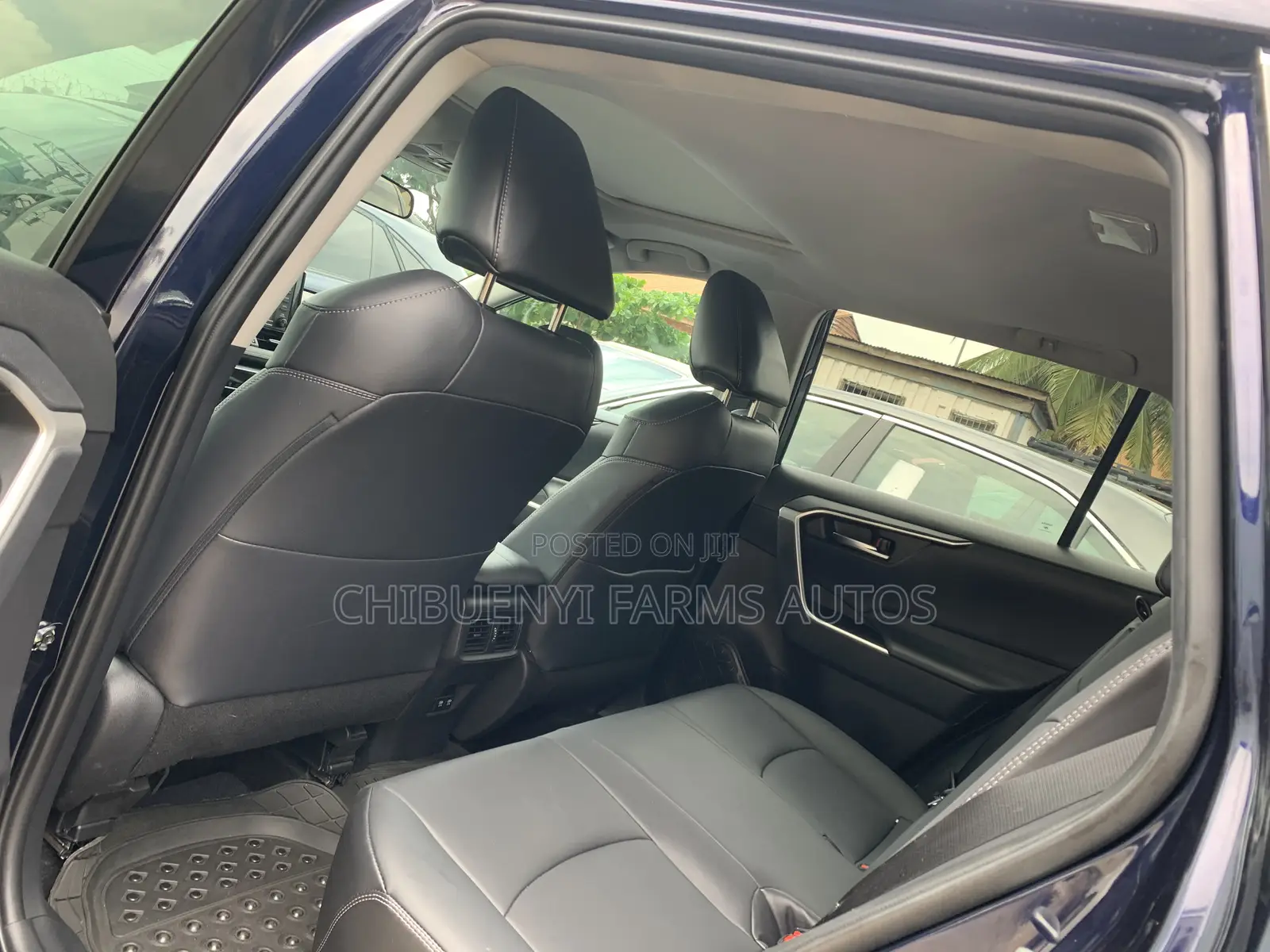 Toyota RAV4 XLE 2021 Blue