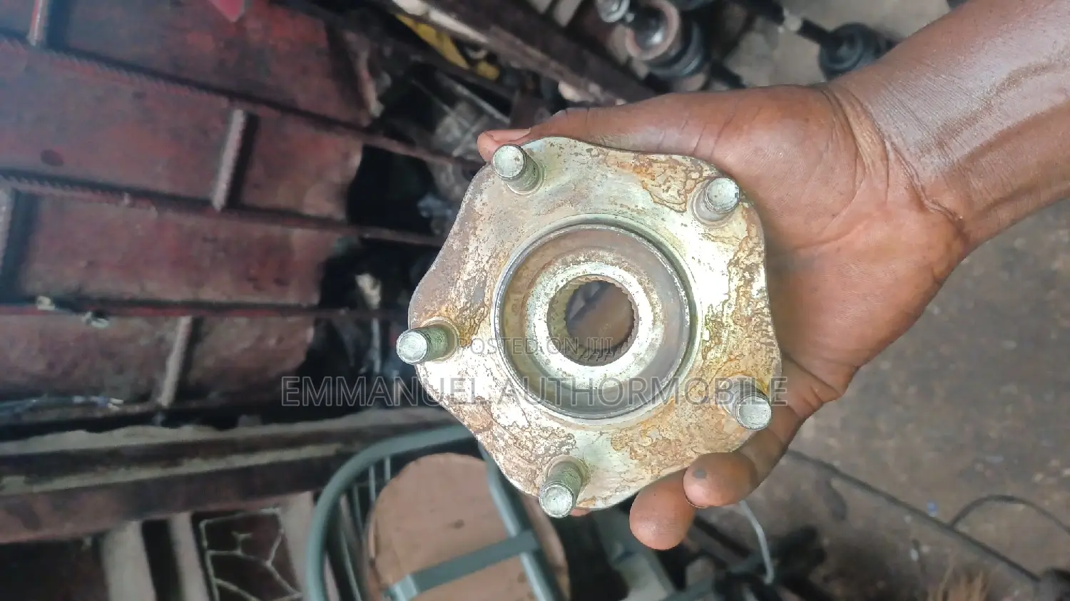 Front Hub Nissan Rogue 2008 2015