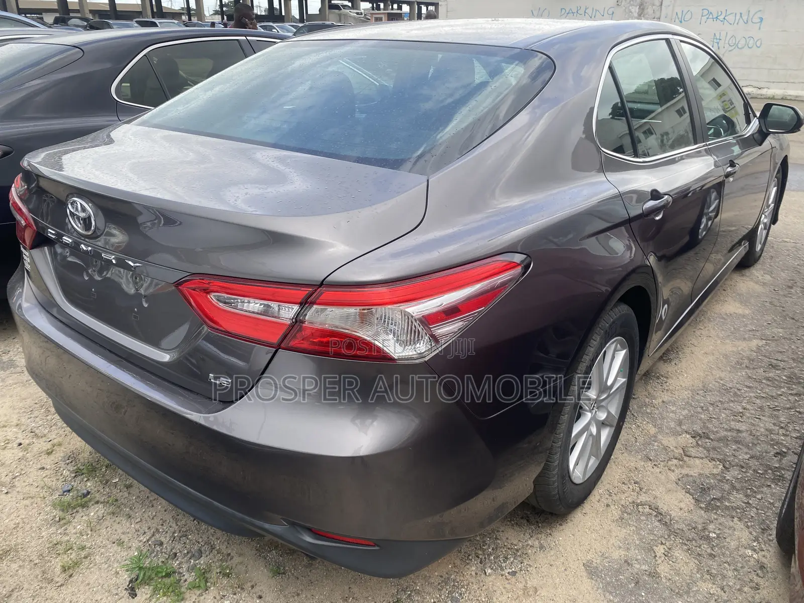 Toyota Camry LE FWD (2.5L 4cyl 8AM) 2018 Gray