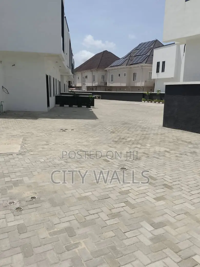 4bdrm Duplex in Chevron for rent