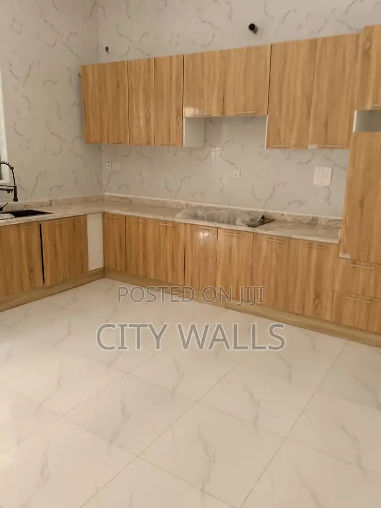 4bdrm Duplex in Chevron for rent