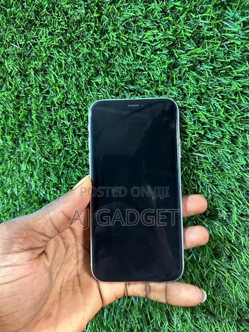 Apple iPhone XR 64 GB White