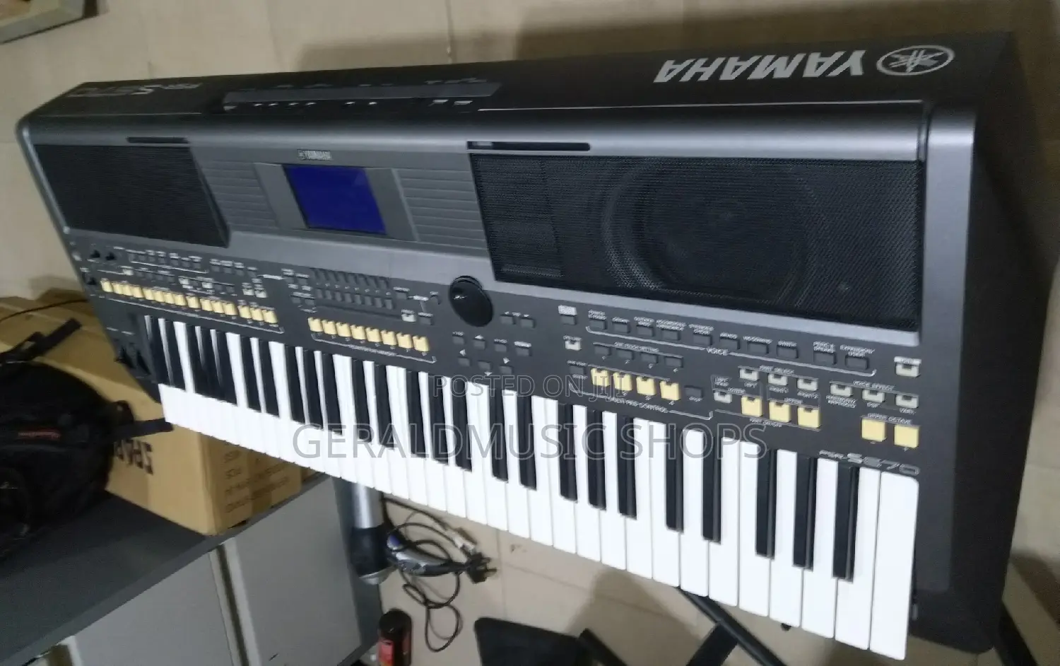 UK Used Yamaha PSR-S670 Keyboard