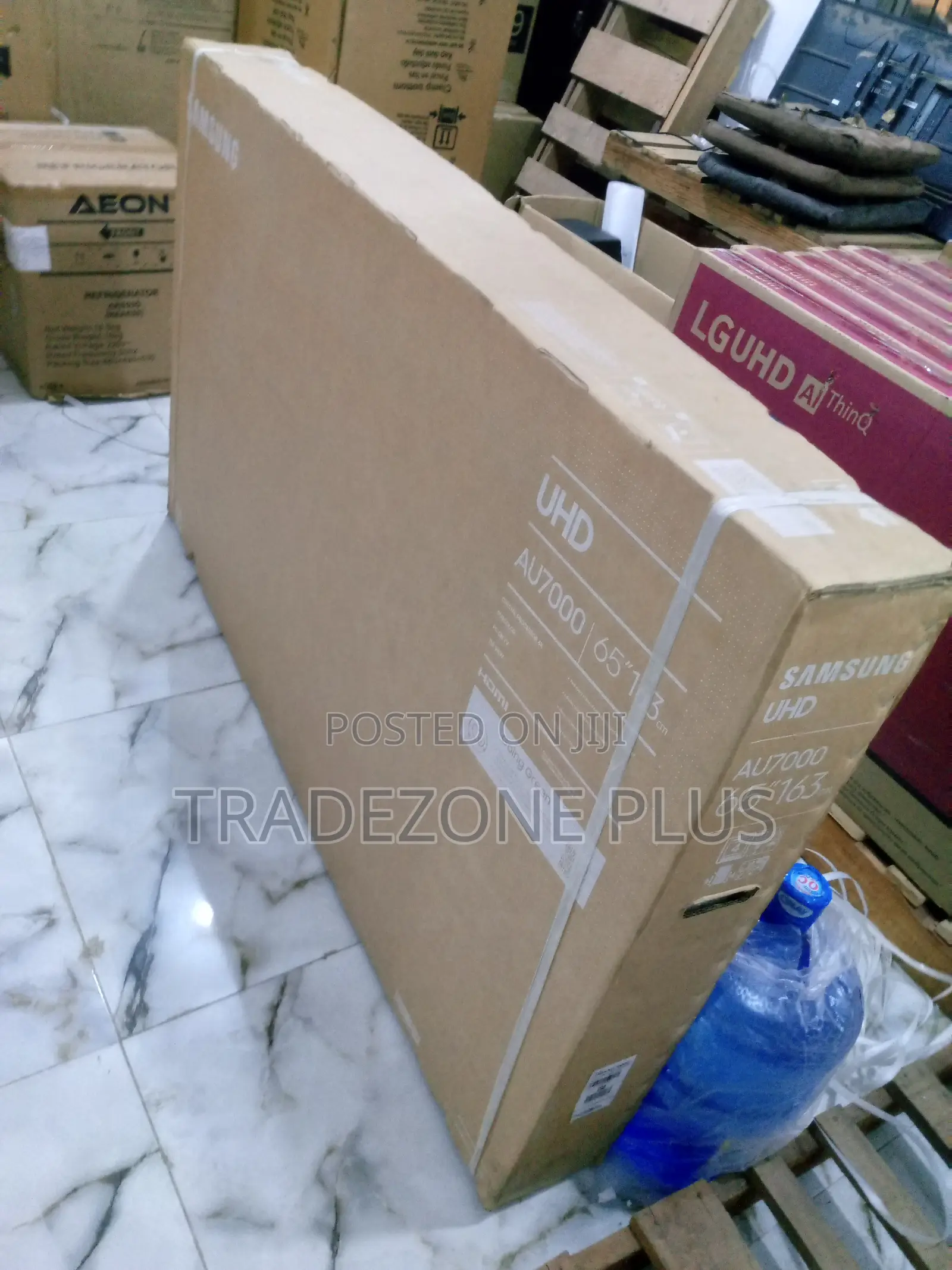 The New Au7000 Smart TV