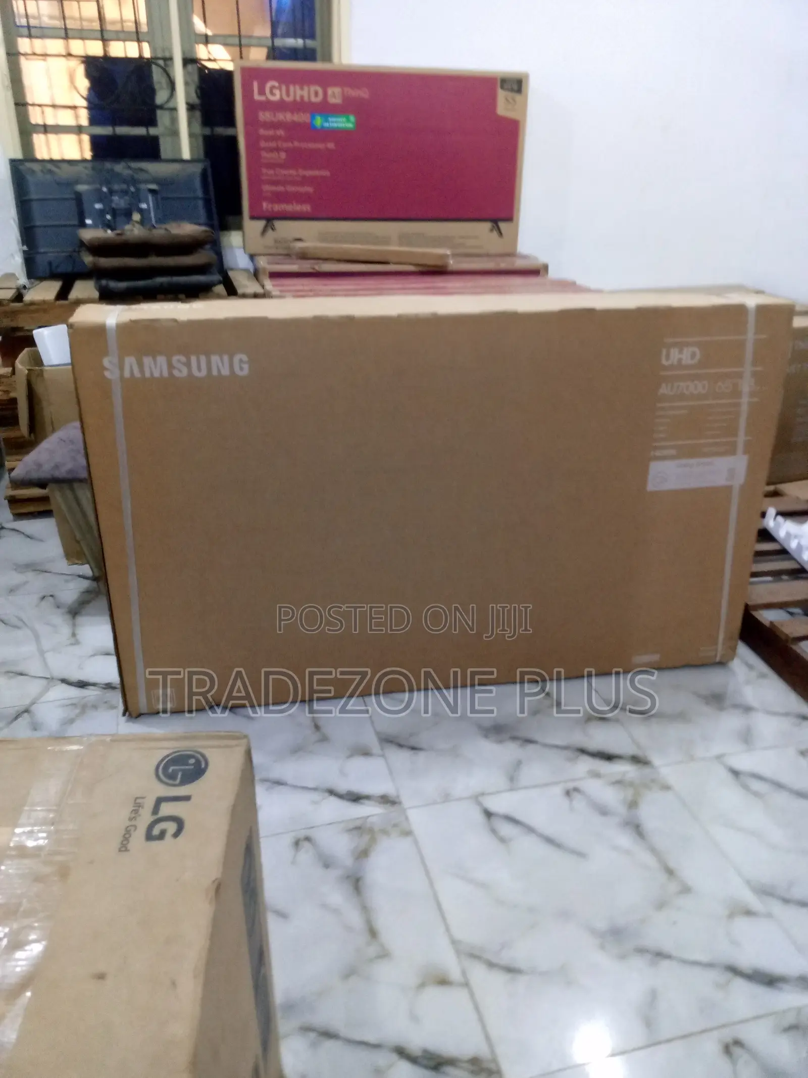 The New Au7000 Smart TV