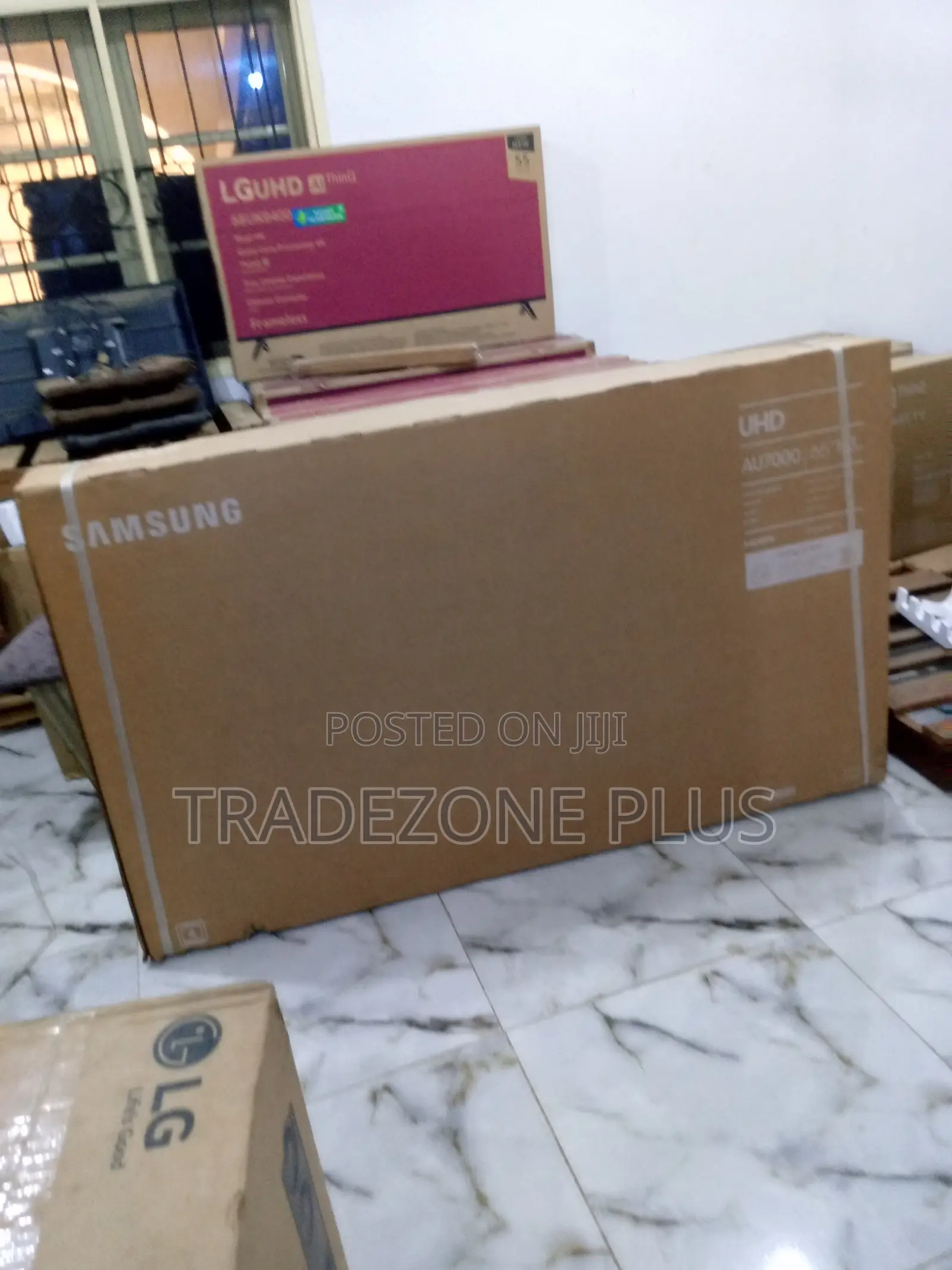 The New Au7000 Samsung Smart TV
