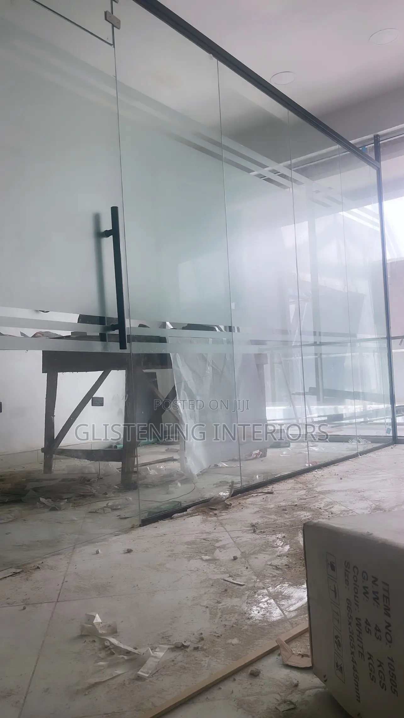 Office Partition With Frosted 10mm Tempered Glass