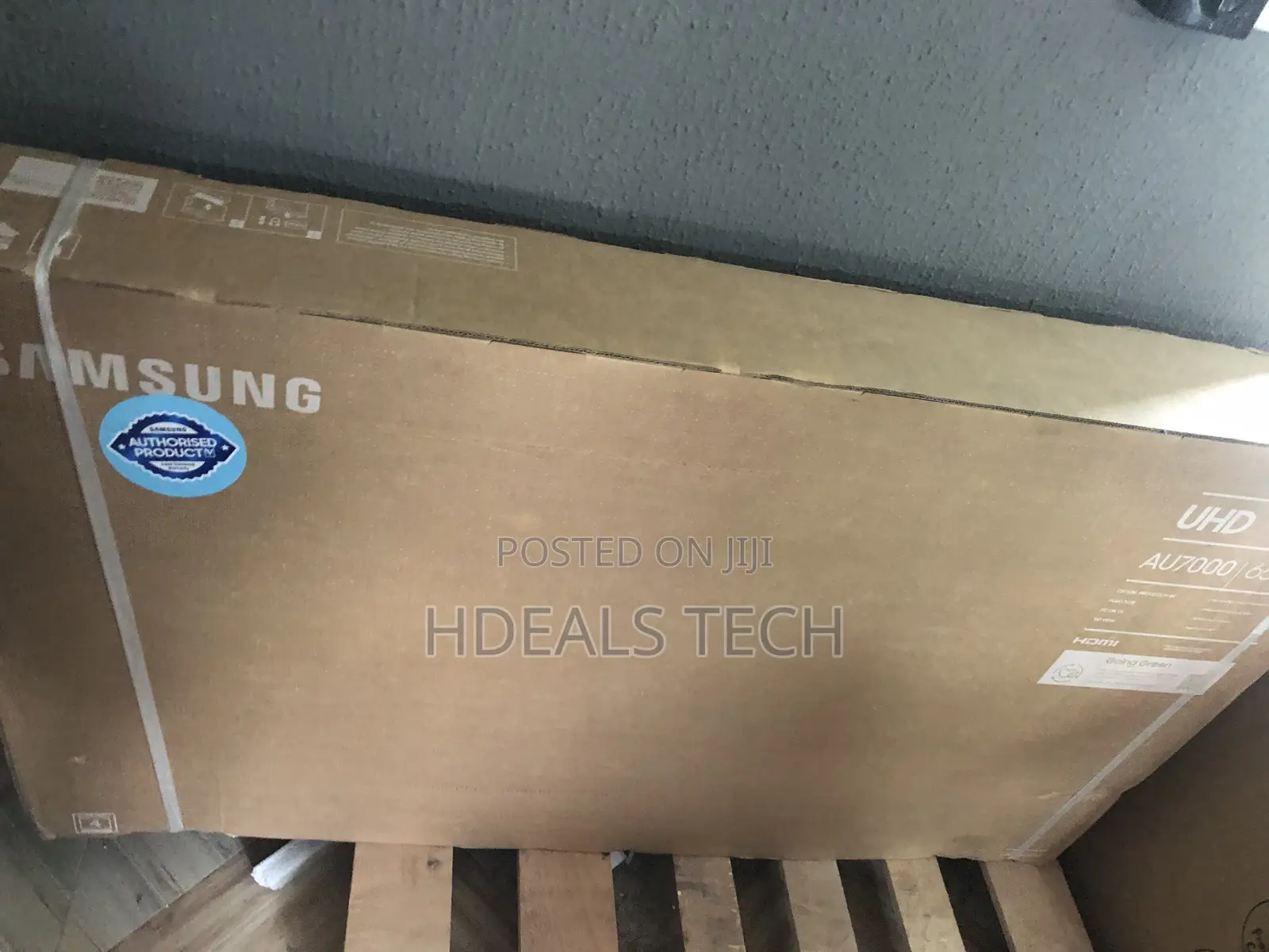 Clear UHD Smart TV | SAMSUNG 65''.
