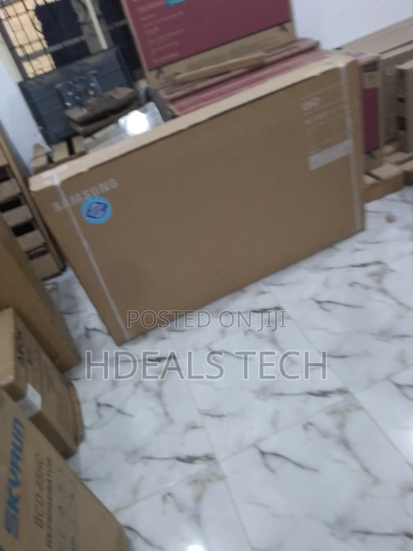 Uhd Smart Samsung 65 Inches Television.