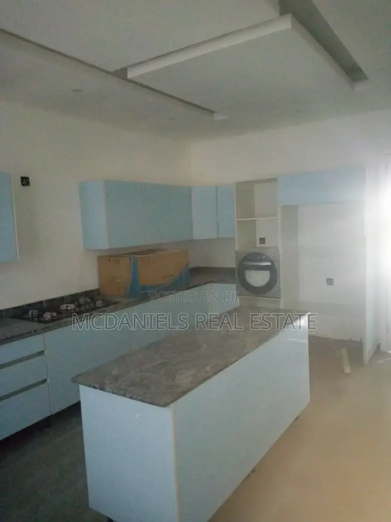 5bdrm House in Victoria Island Extension for sale