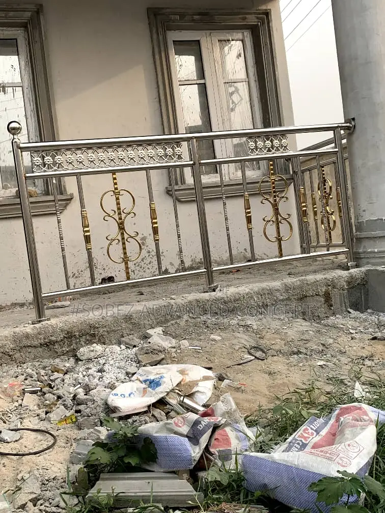 Well Fitted Hand Rail