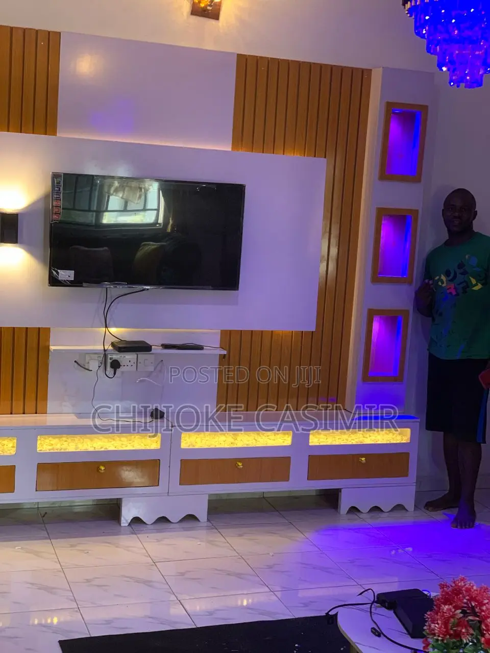 9*8 TV Console