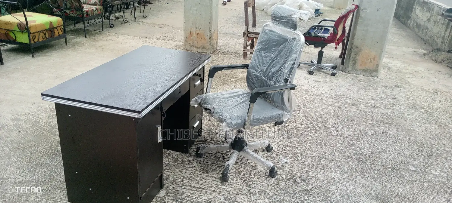 Standard Executive Chair and Table for Office