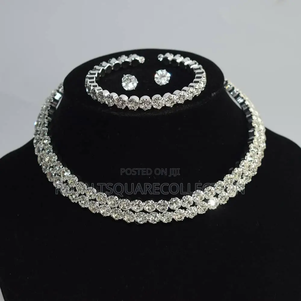 Pearls Choker
