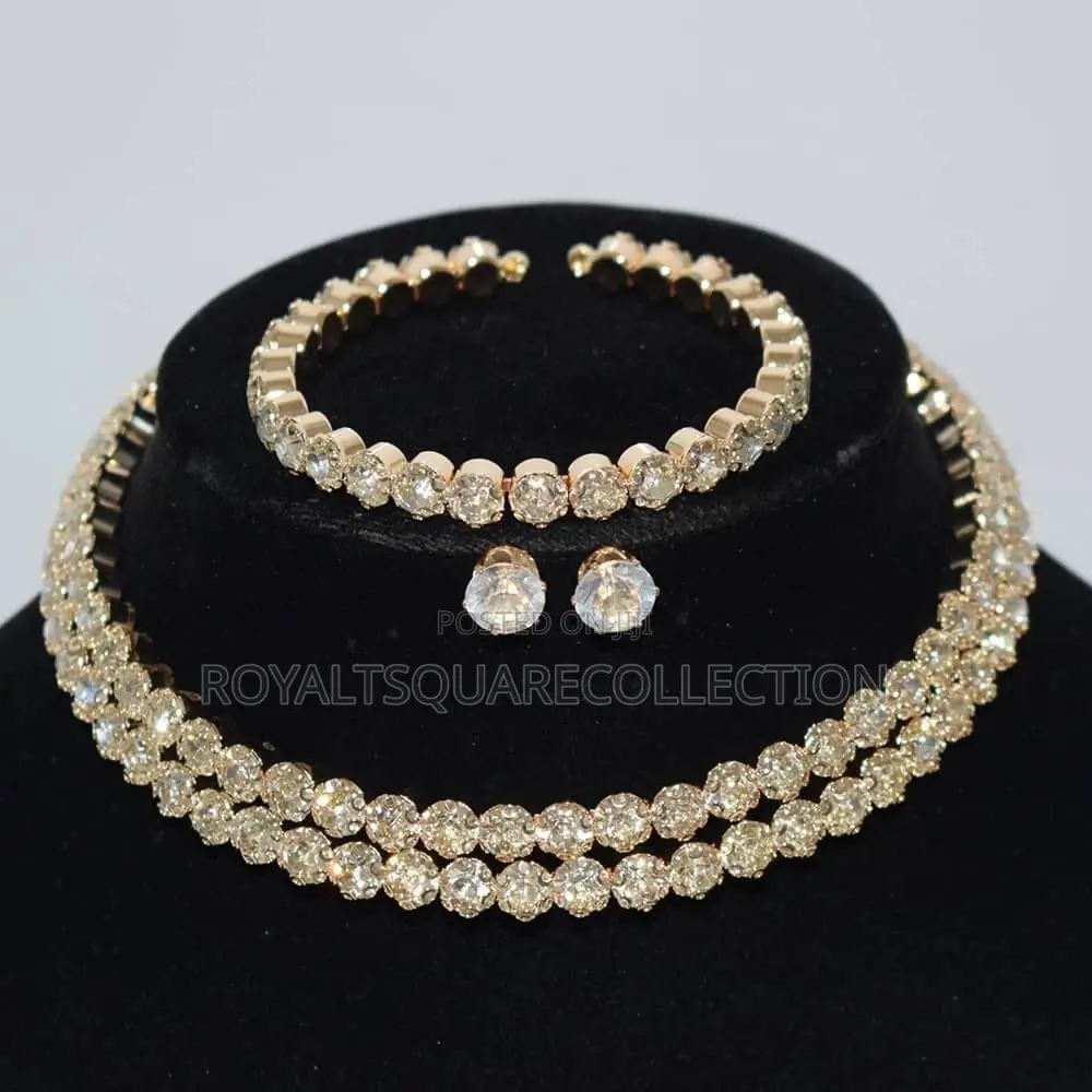 Pearls Choker