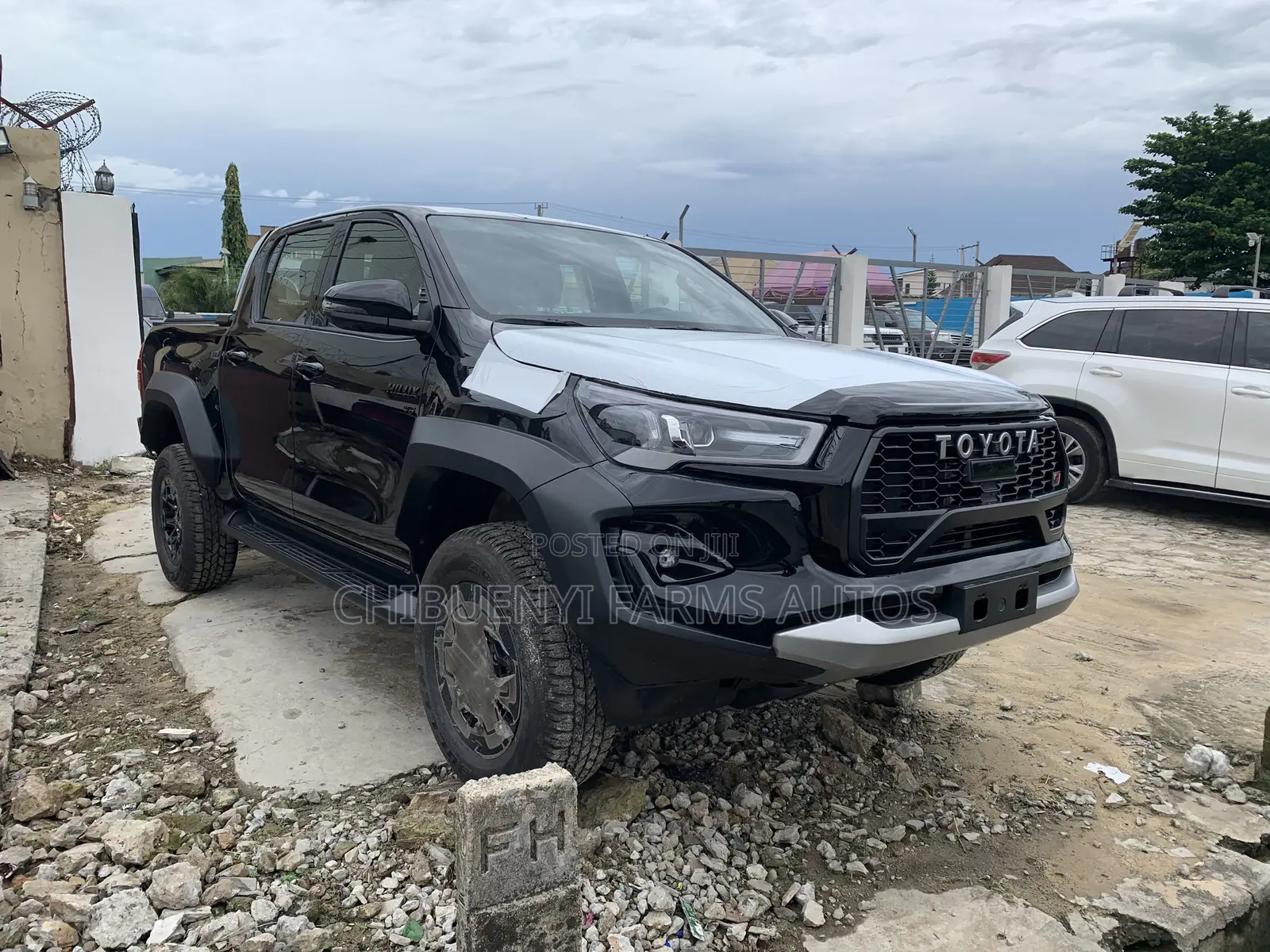 New Toyota Hilux 2024 Black