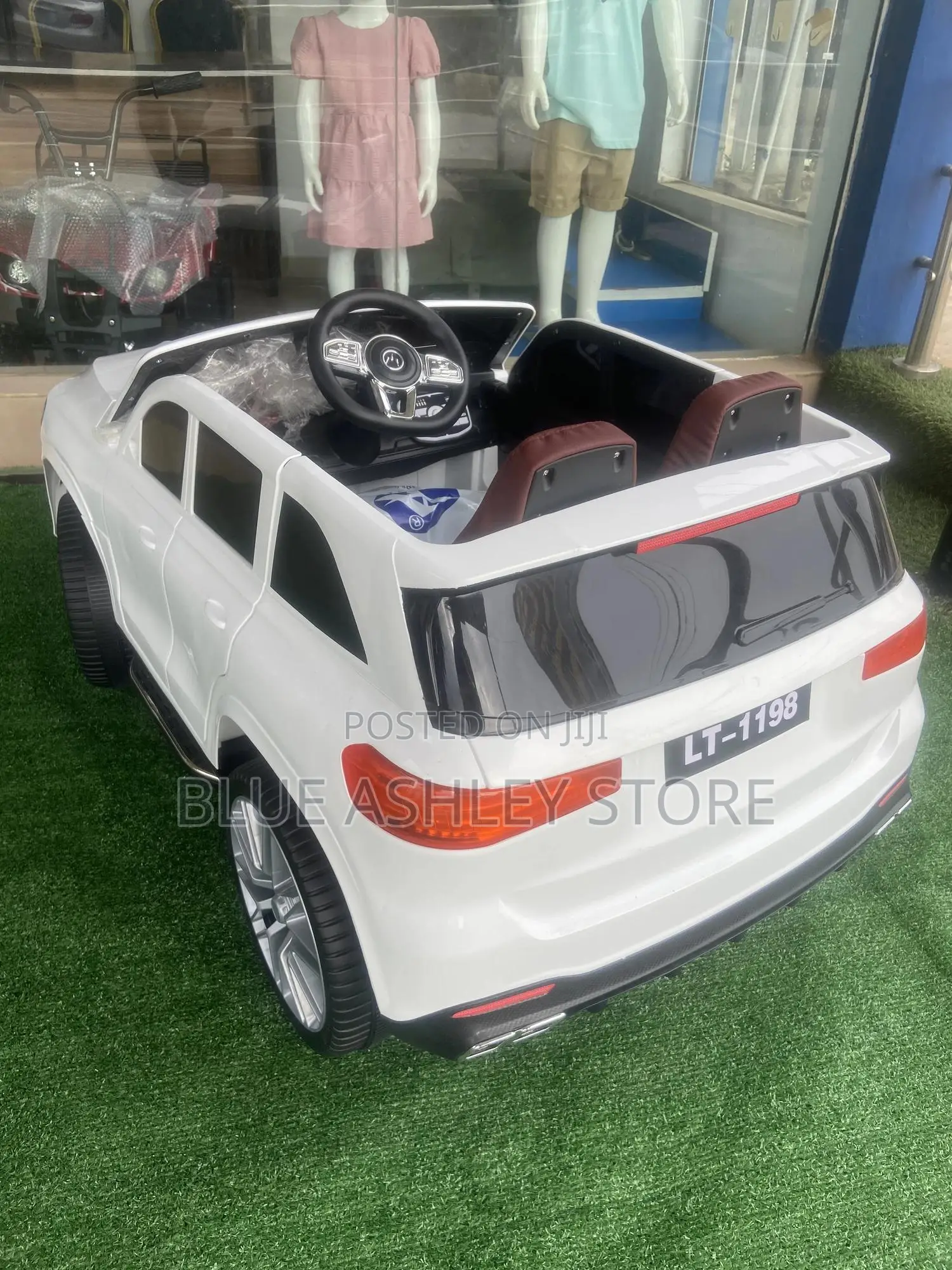 Benz Lt 1198 12volt White