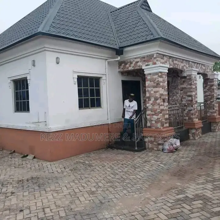 3bdrm Bungalow in Ogbaku , Owerri , for sale
