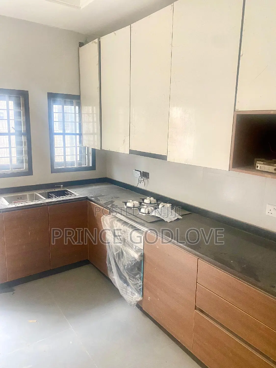 4bdrm Townhouse Terrace in Chase Ville, Life Camp for rent