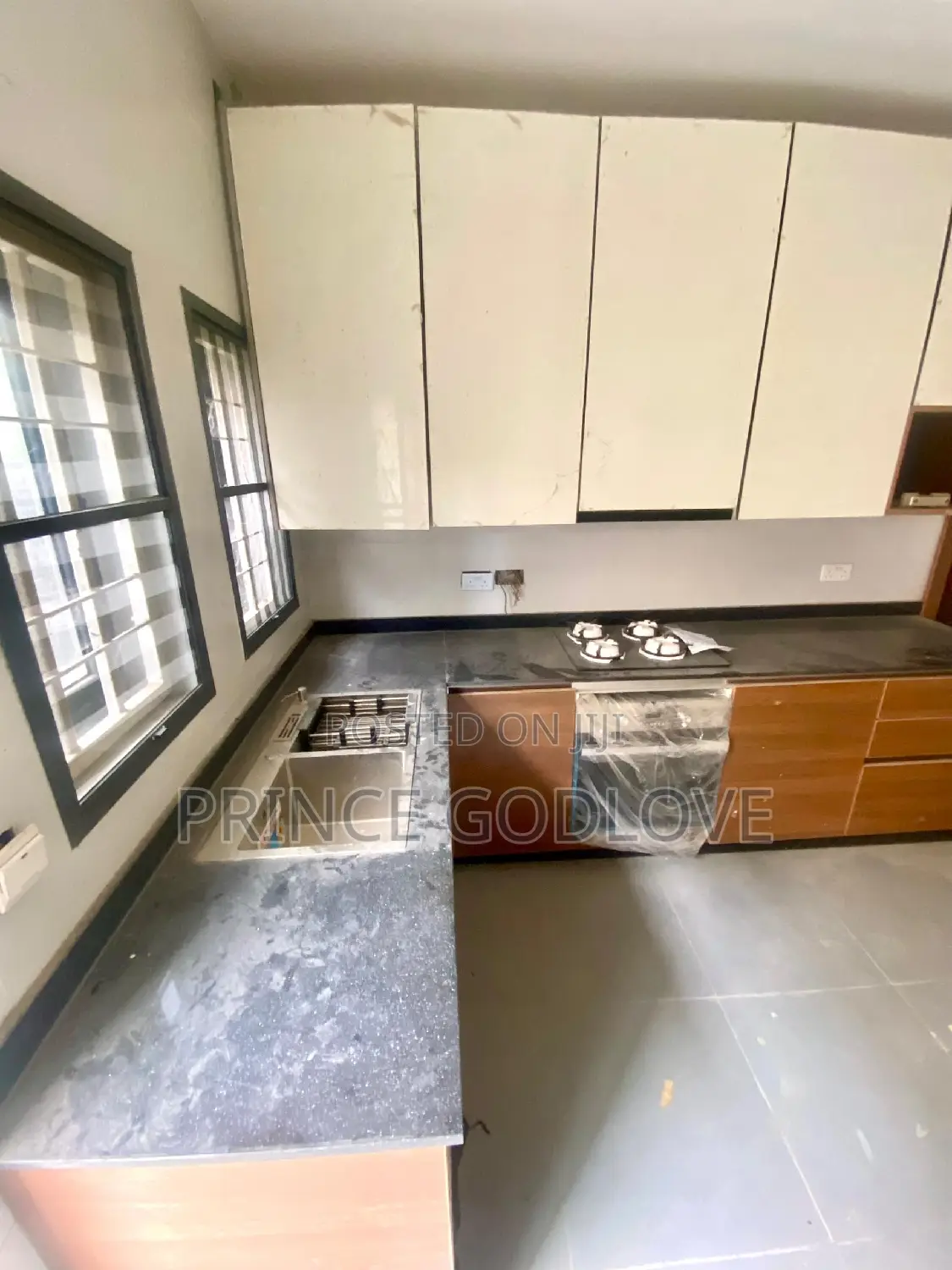 4bdrm Townhouse Terrace in Chase Ville, Life Camp for rent