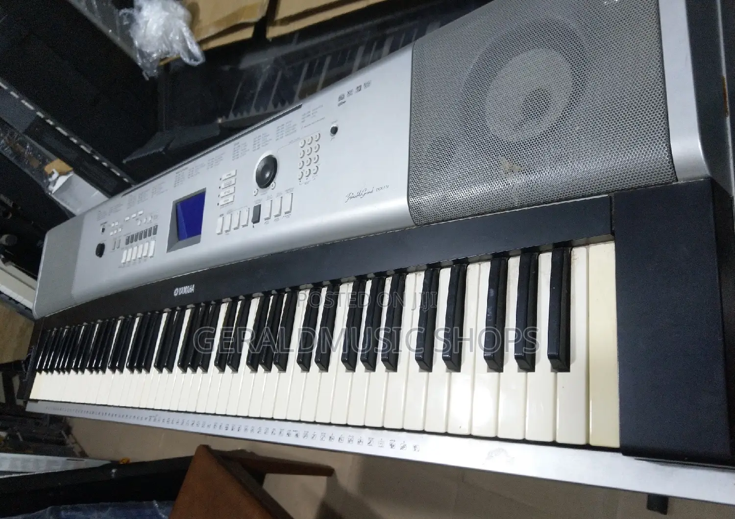UK Used Yamaha DGX-520 Keyboard