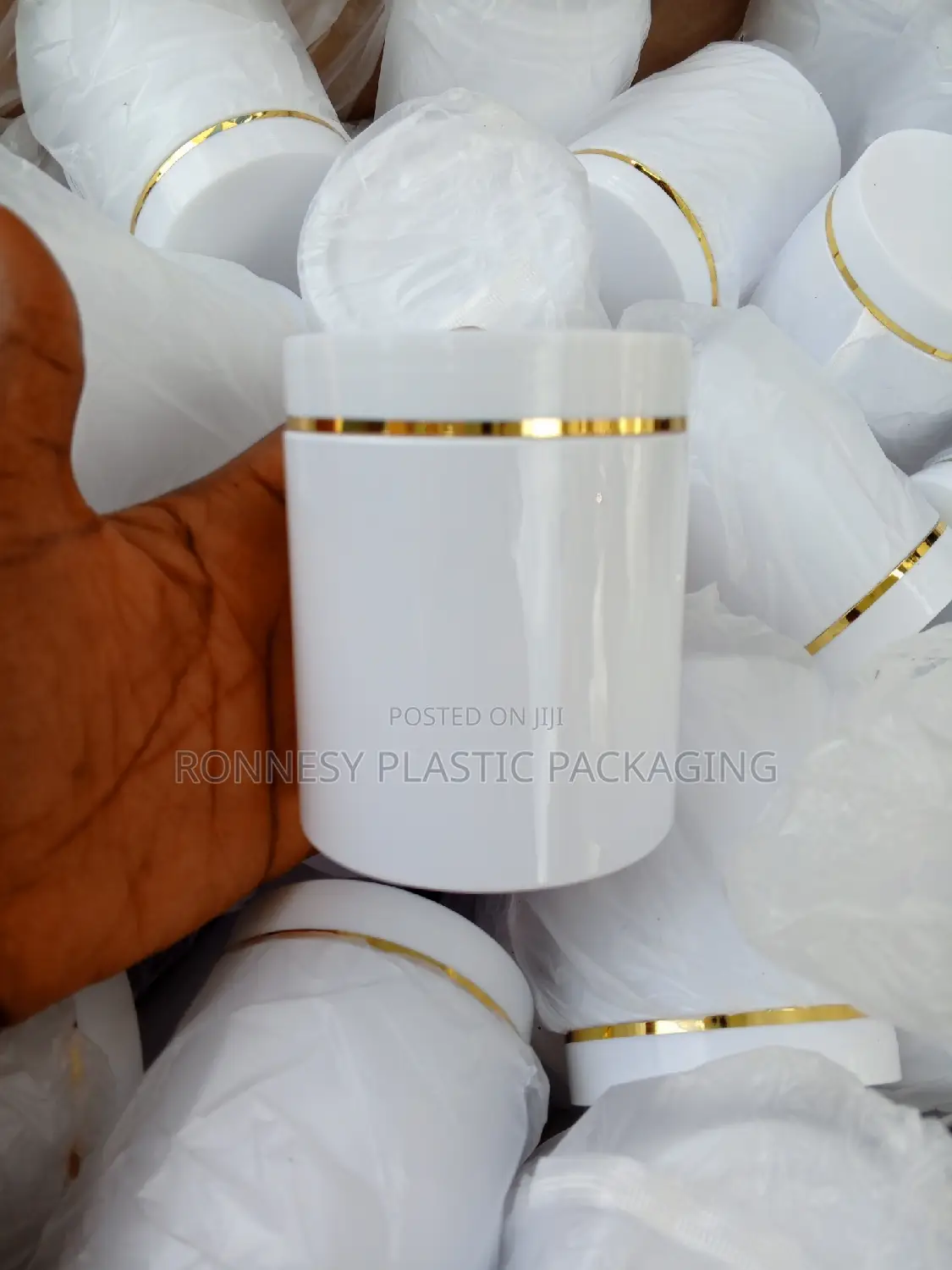 250ml White Cosmetics Black Soap Plastic Jar Containers