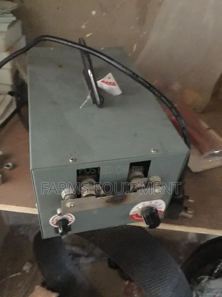 Debeaking Machine