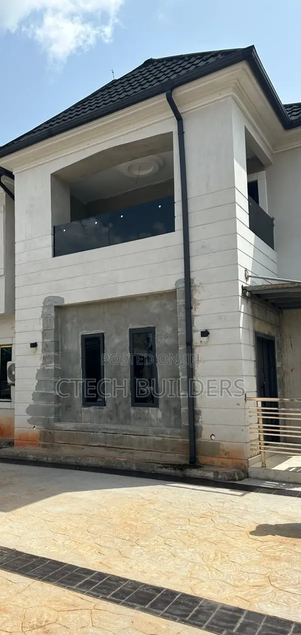 4bdrm Duplex in Benin City for sale