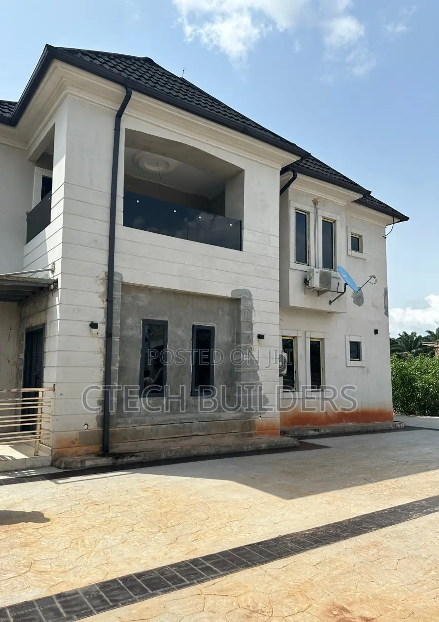 4bdrm Duplex in Benin City for sale