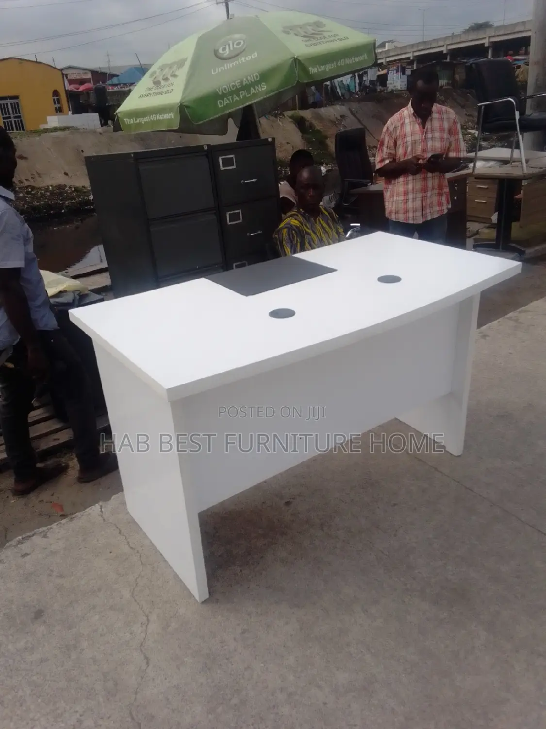 White 4feet Office Table