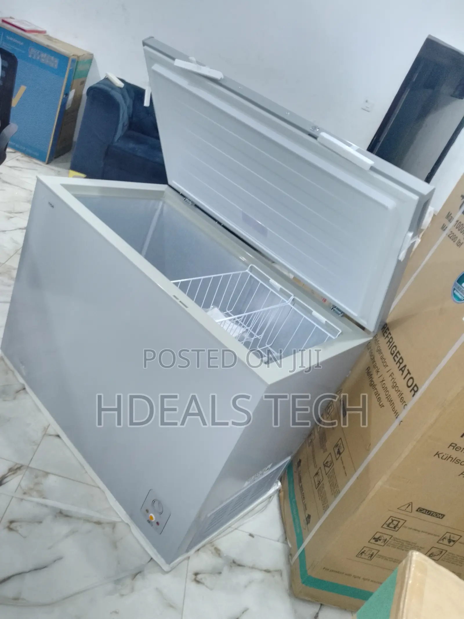 Active Hisense Chest Freezer 300 L.