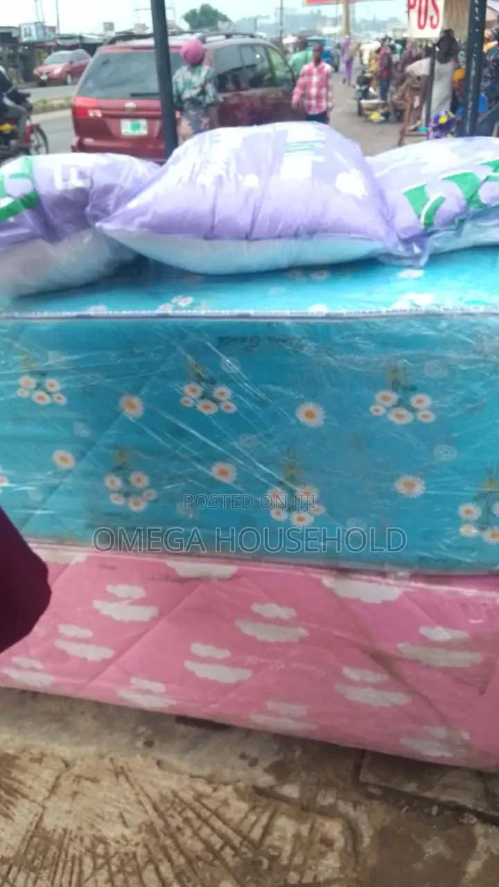 4 1⁄2 6fit by 18 Inches Semi Orthopaedic Mattress