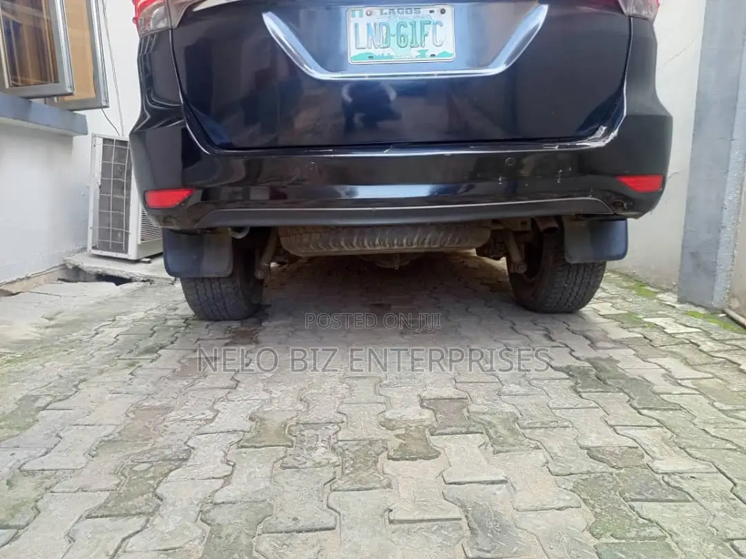 Toyota Fortuner 2.7 AWD 2018 Black