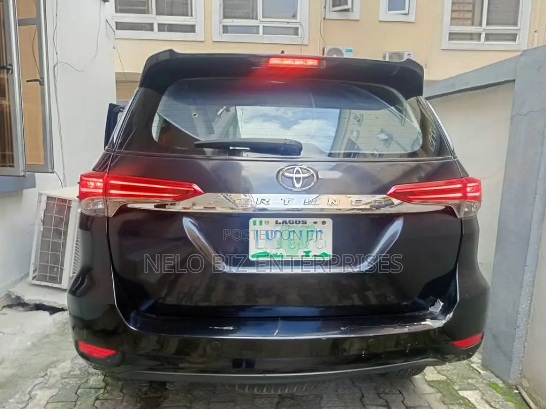 Toyota Fortuner 2.7 AWD 2018 Black