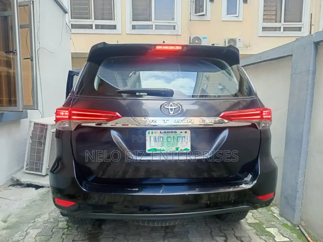 Toyota Fortuner 2.7 AWD 2018 Black