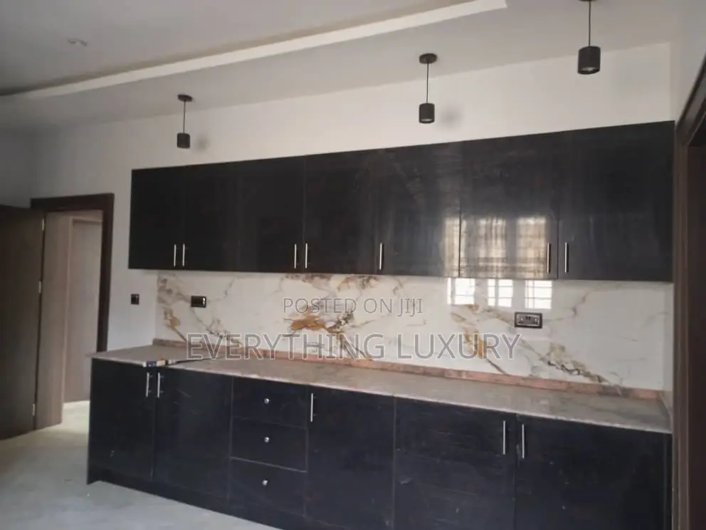 4bdrm Bungalow in Ushafa for rent